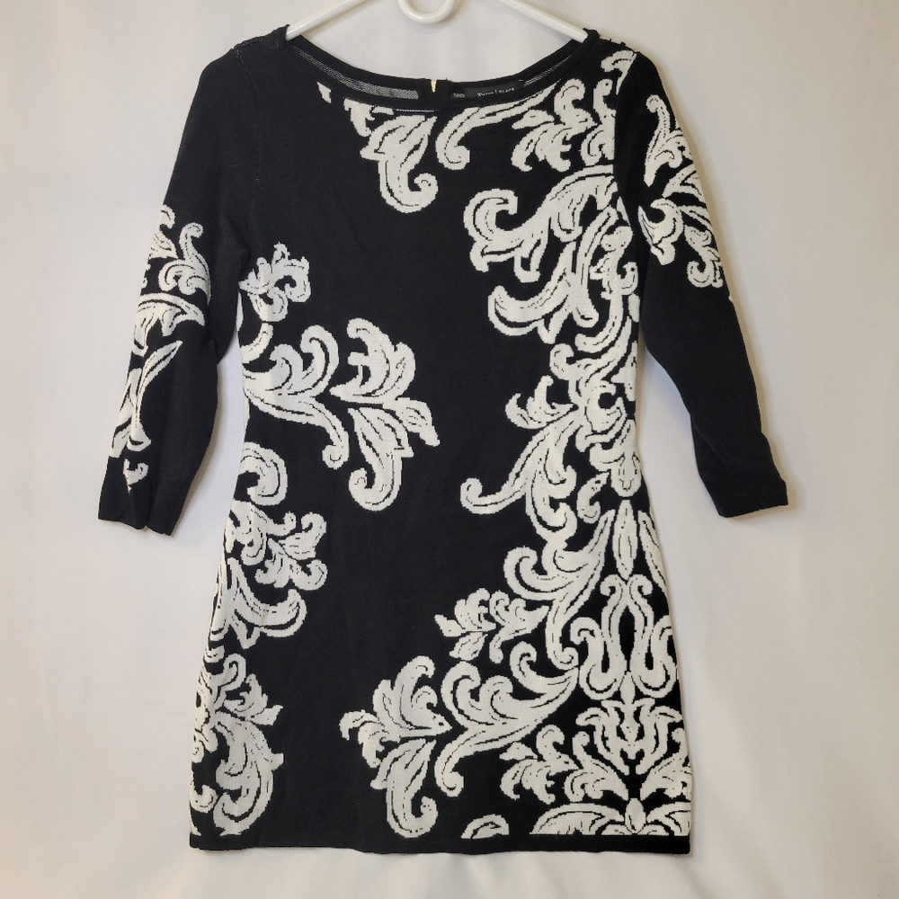 Black and White Graphic Fitted Sweater Dress